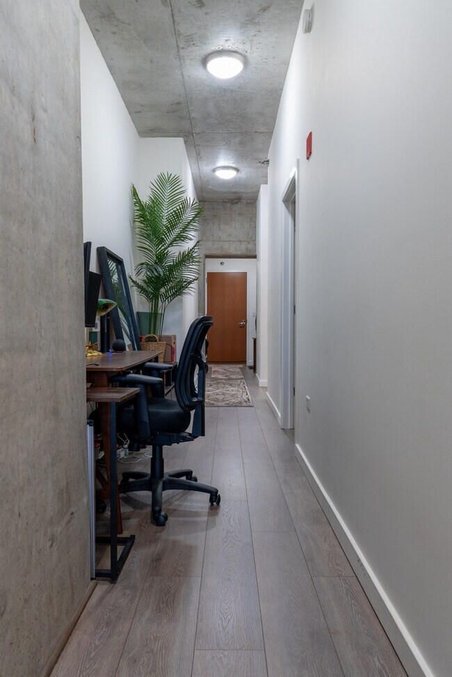 Building Photo - 235 W Van Buren St