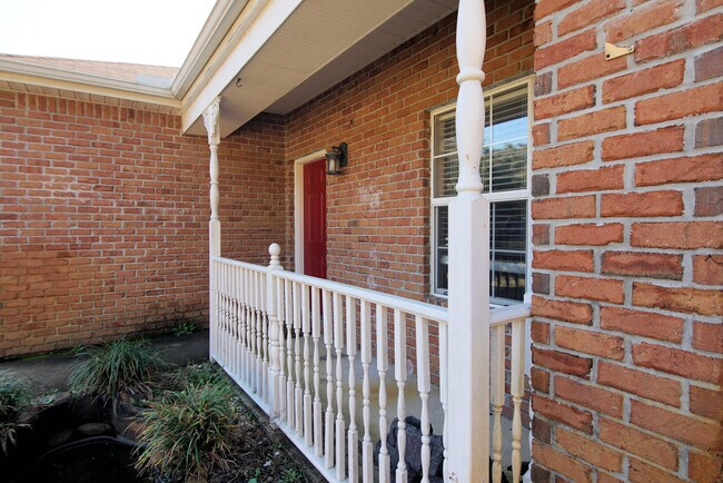 Building Photo - 1684 Sycamore Ave