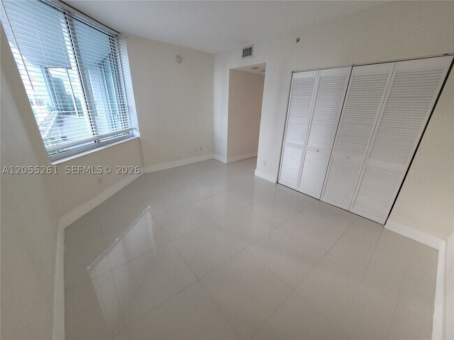 Building Photo - 325 S Biscayne Blvd