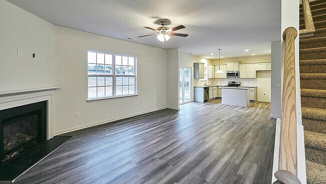 Building Photo - Room in Single Family Home on N Great White Way