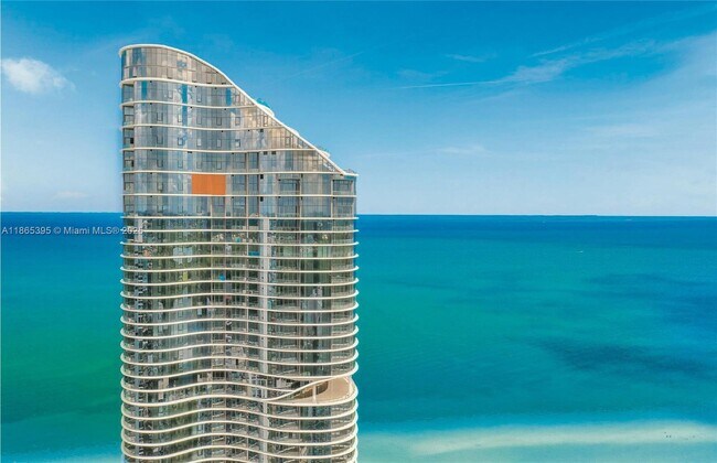 Building Photo - 15701 Collins Ave