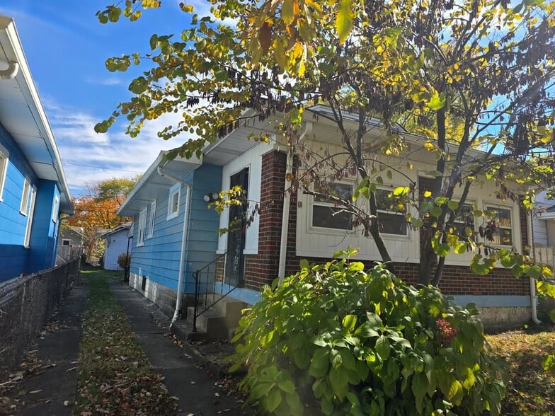 Building Photo - 709 N Drexel Ave