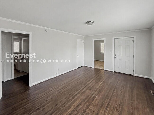 Building Photo - 3 Bed/1 Bath Home with Carport / Pet-Friendly / Available Now!