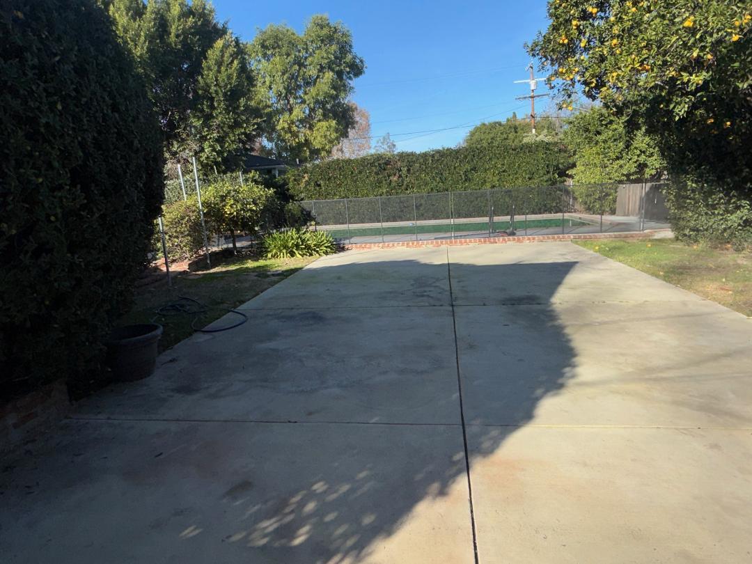 Sports court - 4448 Carpenter Ave