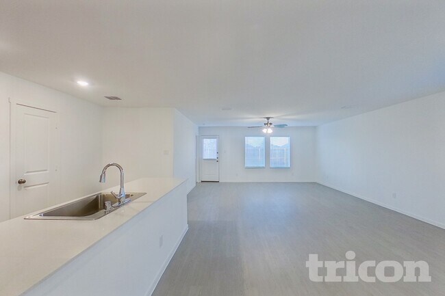 Building Photo - 1605 Baugh St