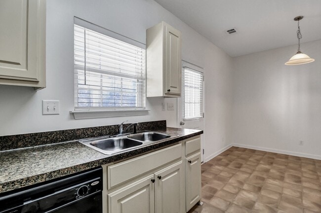 Building Photo - 324 Laurel Oak Ln
