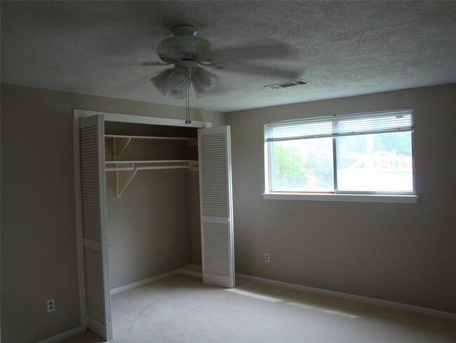 Building Photo - 10215 Cliffwood Dr