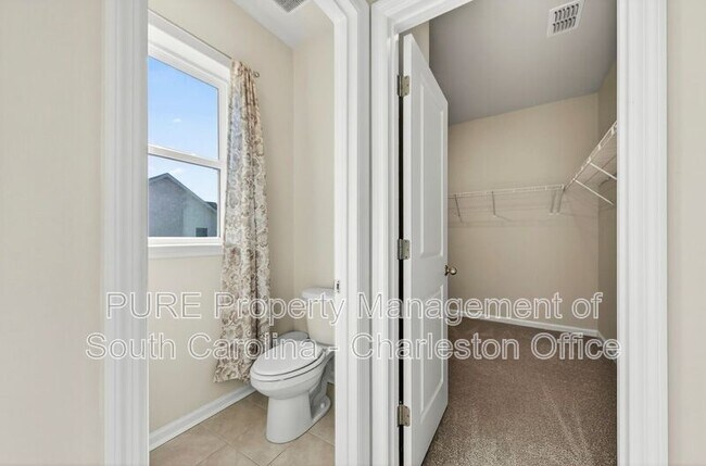 Building Photo - 102 Winding Grv Ln