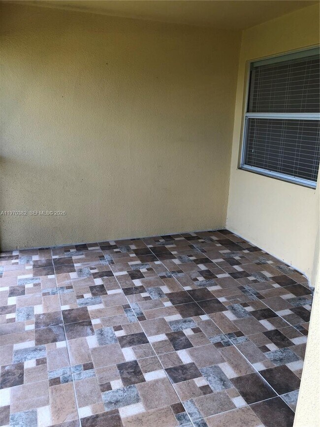 Building Photo - 2268 SE 27th Dr