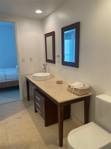 Building Photo - 465 Brickell Ave