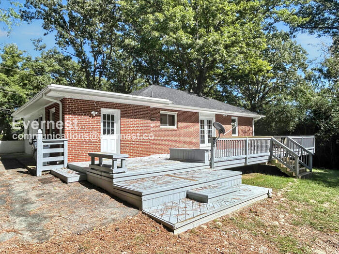 Building Photo - 5631 Swan Dr