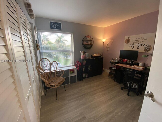 Building Photo - 455 S Pine Island Rd