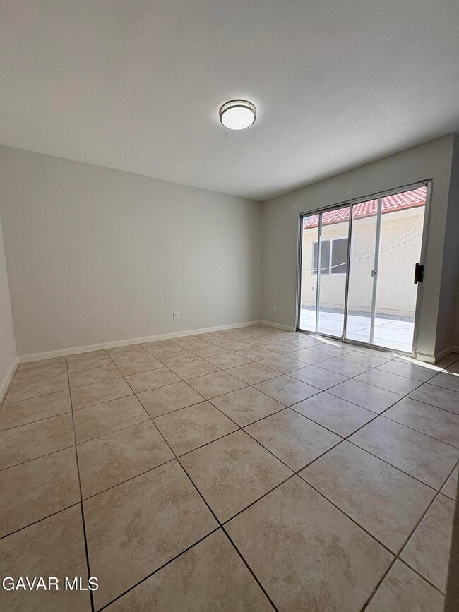 Building Photo - 338 Mesa Verde Ave