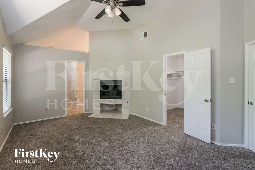 Building Photo - 701 Long Hill Ct