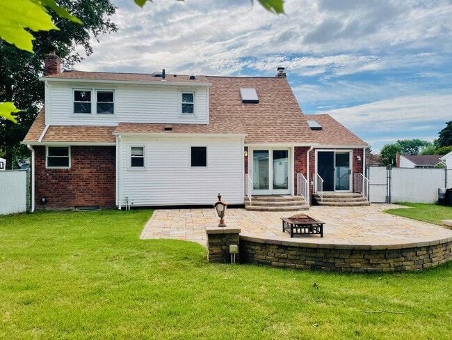 Building Photo - 24 Gaymor Ln