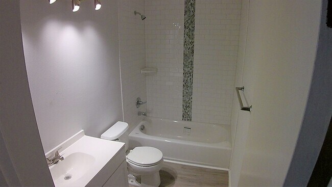 Building Photo - Experience Aurora living in this spacious 3-bedroom, 2-bathroom home