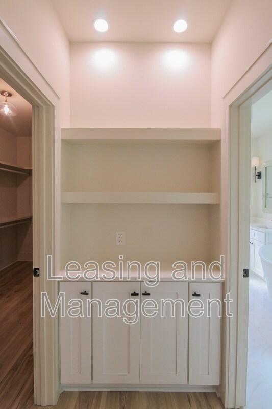 Building Photo - 3633 Happyland Blvd