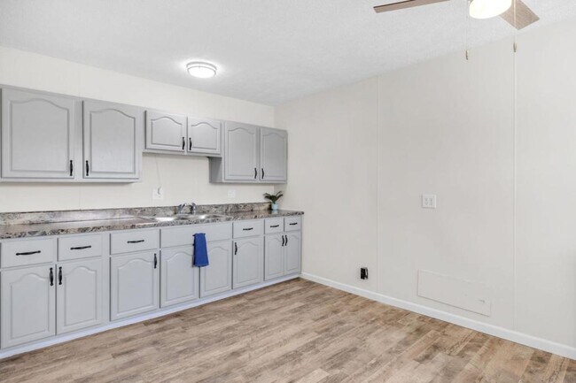 Building Photo - 4109 Weaver Ave