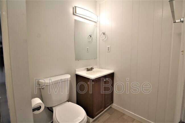 Building Photo - 3238 W Malad St