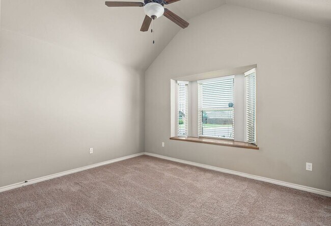 Building Photo - Charming home in Montague + 3 bedrooms + 3 car garage