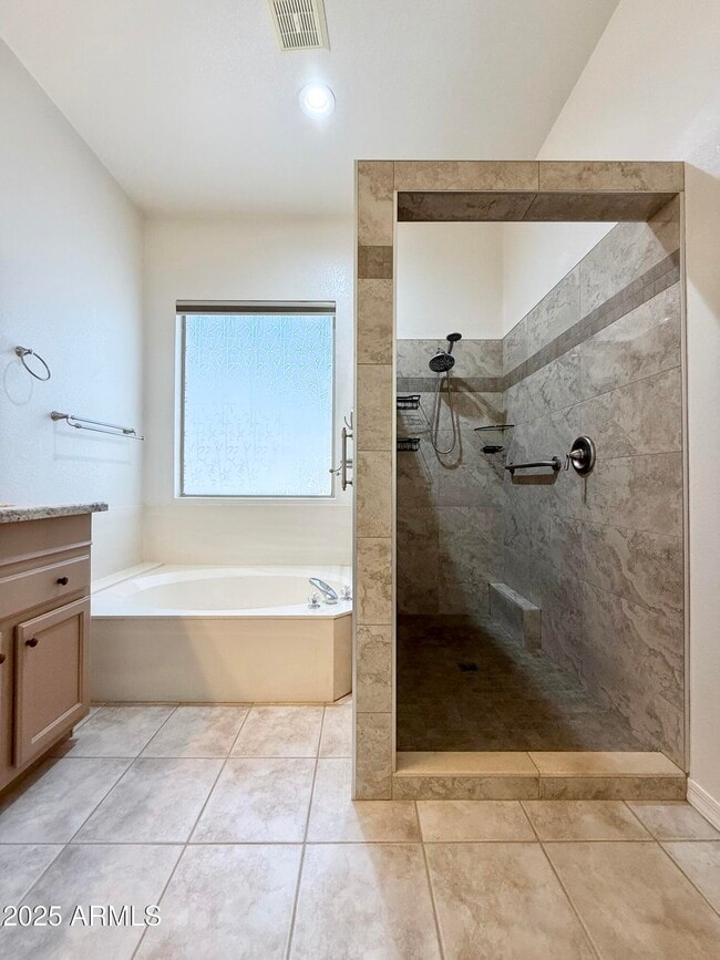 Building Photo - 4148 E Walnut Rd