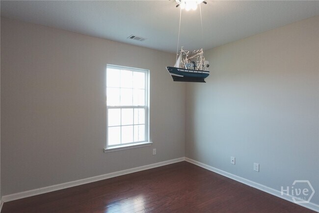 Building Photo - 25 Litchfield Dr