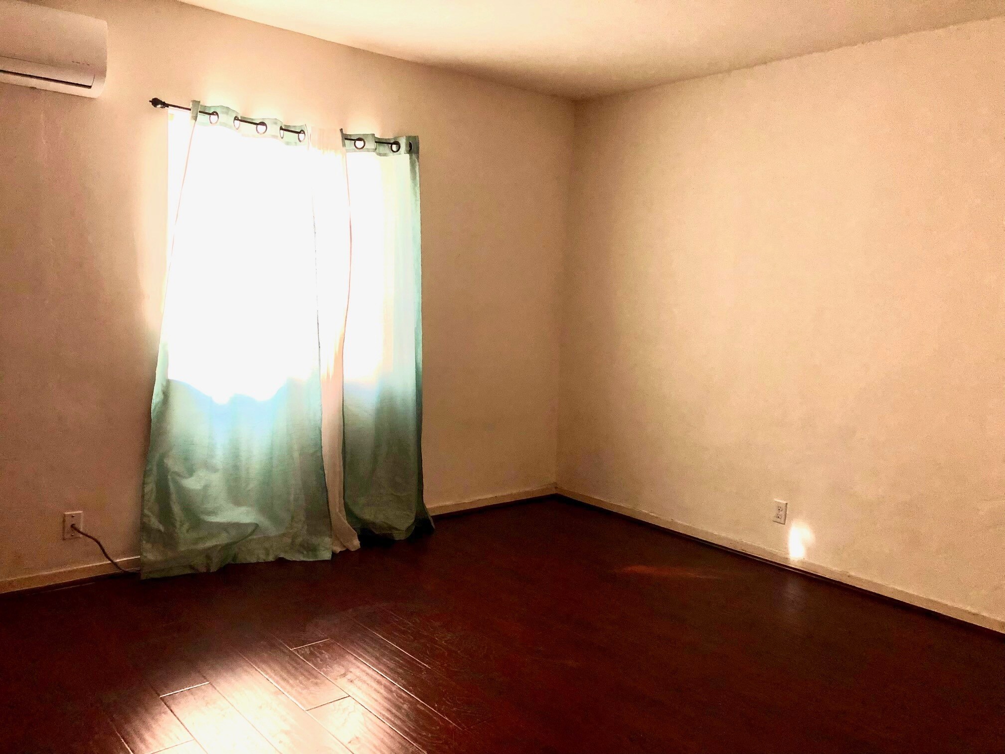 Building Photo - 1327 W 164th St