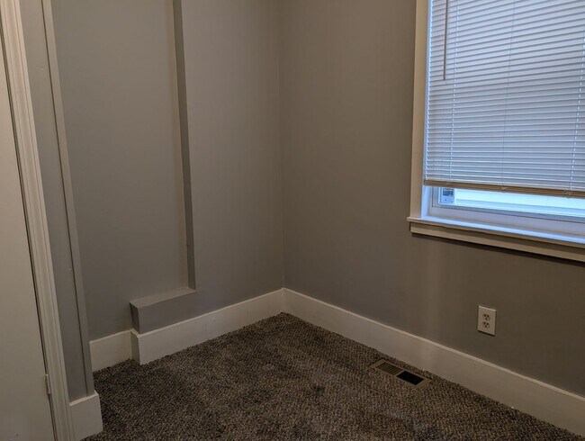 Building Photo - 1955 W 58th-Lower