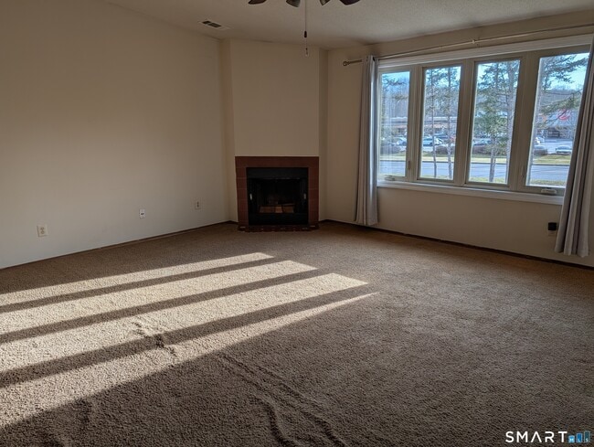 Building Photo - 17 Little Oak Ln