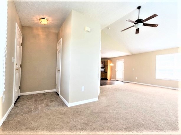 Building Photo - 5 S Ridge Dr