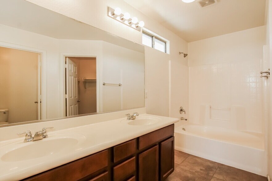 Building Photo - 7907 S 50th Ln