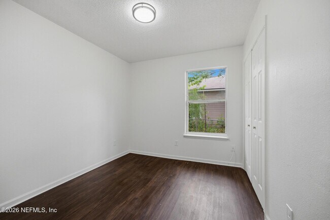 Building Photo - 2117 W 39th St