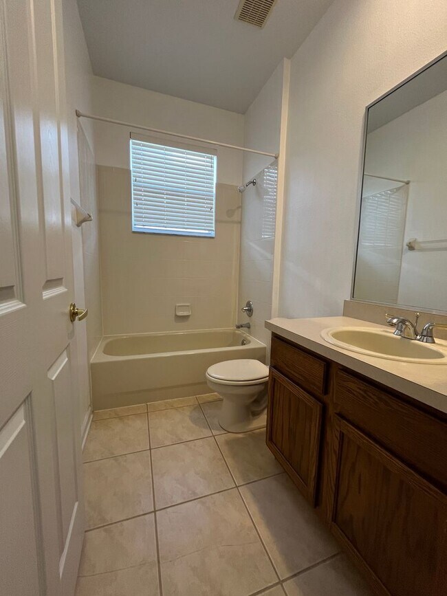 Building Photo - Retreat at Wekiva Gated Home with 3 Bedroo...