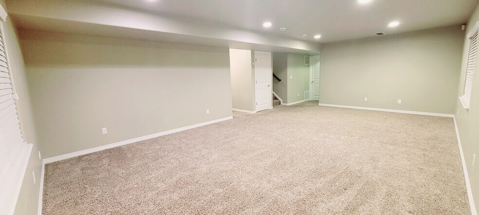 Building Photo - 6729 Kearsarge Dr