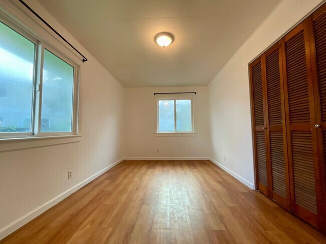 Building Photo - Beautiful, Bright & Airy Beach House--3Bed...