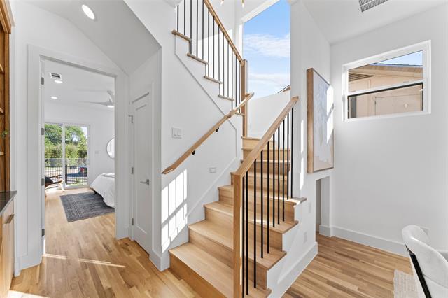 Building Photo - 2315 S Vernon Ave