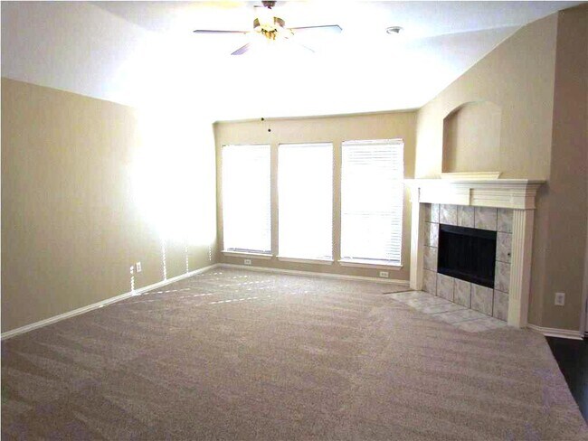 Building Photo - 1814 Roundrock