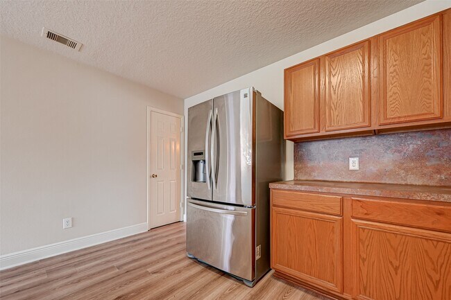 Building Photo - 7218 Fox Cub Ln