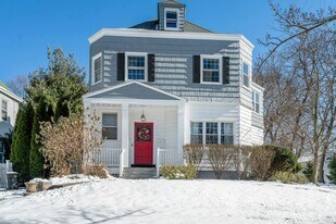 Building Photo - 119 S Fullerton Ave