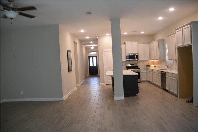 Building Photo - 11107 Bluewater Lagoon Cir