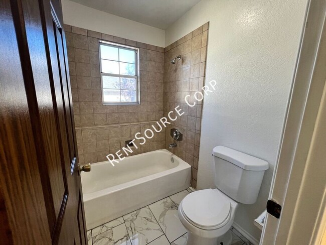 Building Photo - 3 Bedroom Two Story Condo for Rent in West...