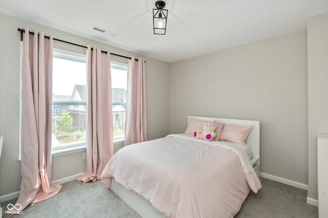 Building Photo - 7228 Lockford Walk N