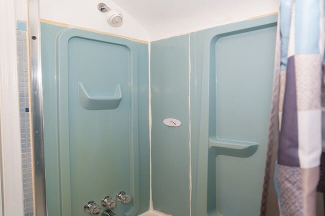 Building Photo - AVAILABLE JULY 1ST!! DON'T MISS this FANTASTIC home in a PRIME LOCATION!