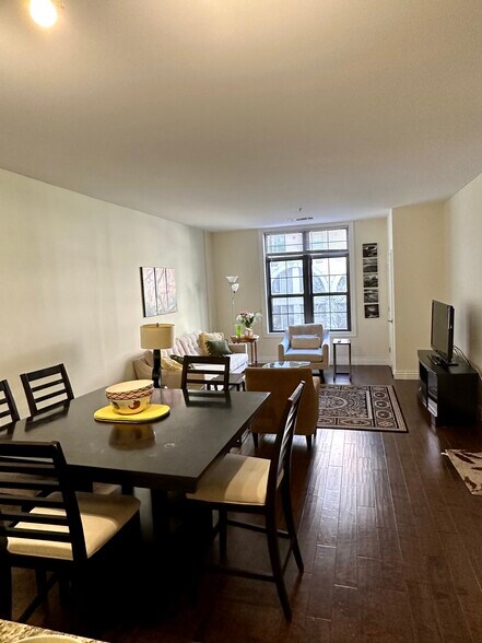 Building Photo - 1111 25th St NW