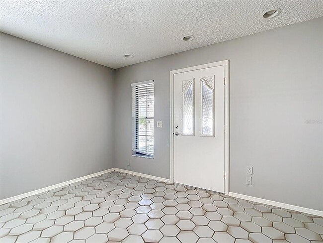 Building Photo - 813 Ormond St