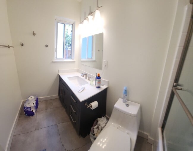 Building Photo - 6 bed 3 bath Spacious home near Cal Poly