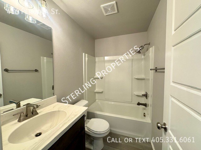 Building Photo - 416 Pergola St