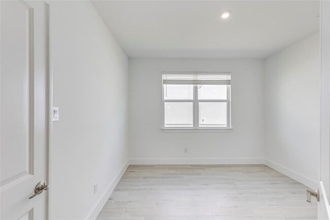 Building Photo - 1832 Asti Ln