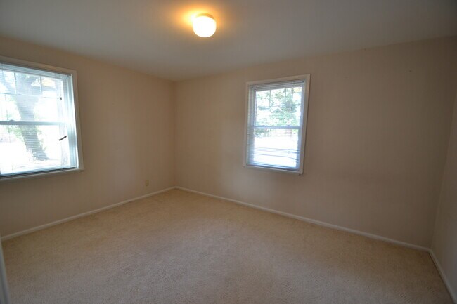 Building Photo - 13702 Densmore Ave N