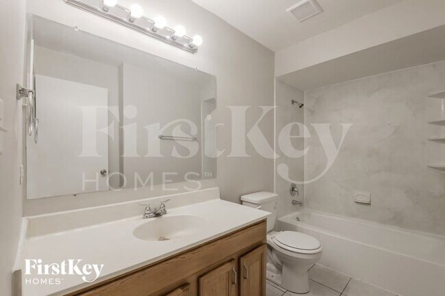 Building Photo - 2416 Waterford Dr